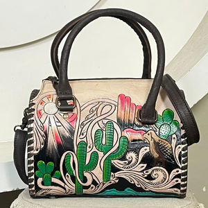 Sac de voyage Speedy moyen en cuir de vachette premium, fait main par un designer, avec motifs de cactus colorés peints à la main, élégant et artistique - Product Image 4