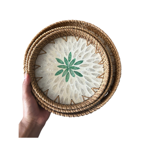 Cesta redonda de ratán natural de Vietnam, hecha a mano con ratán tejido, para servir comida, exhibir platos, almacenamiento y decoración del hogar. - Product Image 3
