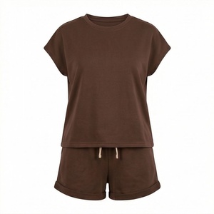 Ensemble 2 pièces tricoté marron uni pour femme : haut à col rond et manches courtes coupe ample et short décontracté au-dessus du genou pour la maison - Product Image 1