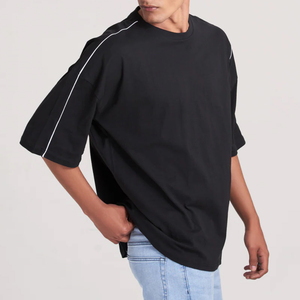 T-shirt Oversize Homme Personnalisé avec Logo et Passepoil Contrastant, Rayures Noires et Blanches, Épaules Tombantes, Coton Lourd, Style Streetwear - Product Image 5