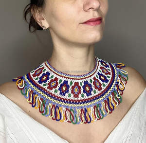 Collar bordado delicado con cuentas de vidrio brillante Ideal para regalos de aniversario, looks de boda y estilo personal - Product Image 1