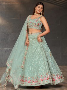 Ensemble Lehenga Choli vert clair tissé et brodé, longueur genou, avec dupatta à bordure florale, tenue traditionnelle pour femme pour mariage et fête - Product Image 1