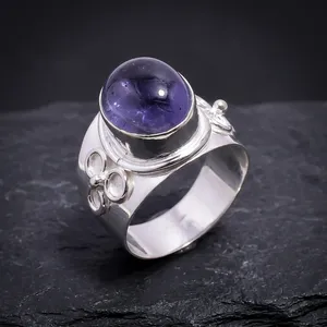 Bague en argent sterling 925 faite à la main avec un grand cabochon ovale en iolite bleue naturelle pour homme - Product Image 3
