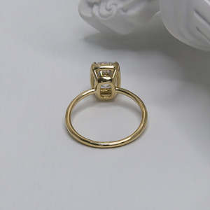 Anillo de compromiso y boda solitario de moissanita VVS de 3 quilates con corte cojín alargado, engaste de bisel, plata de ley 925, regalo moderno para mujer - Product Image 3