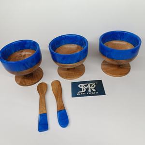 Bol à dessert artisanal en bois et résine bleue avec base sur pied pour la maison, la cuisine et la restauration - Product Image 6