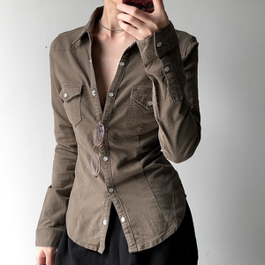 Camisa de mezclilla estilo vintage americano con cuello plisado para mujer, corte ajustado, abotonada, manga larga, top de moda estructurado y entallado. - Product Image 3