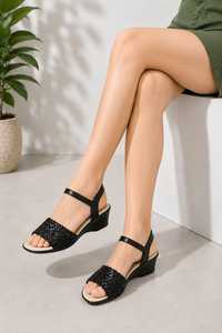 Elegantes Sandalias de Cuña de Cuero Genuino Negro con Punta Abierta y Tira Trasera, Plantilla Acolchada, Estilo Veraniego - Product Image 2