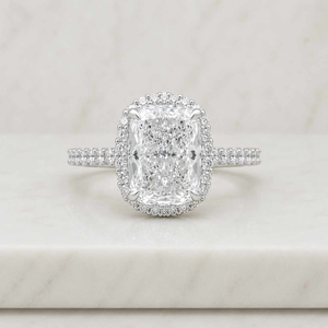 Bague de fiançailles romantique en diamant taille radiant en or 18 carats, sertie à griffes, style classique pour femme, certifiée IGI - Product Image 1