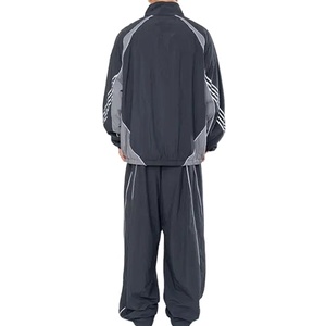 Survêtements coupe-vent oversize pour hommes avec bandes latérales, imperméables, en nylon zippé, style unique, amples et légers, à prix abordable - Product Image 2