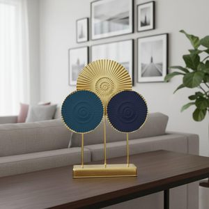 Adorno de Ventilador Metálico Dorado con Detalles Circulares Azules, Decoración de Mesa Moderna para Interiores - Product Image 3