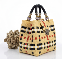 Sac fourre-tout en plastique tissé bleu et blanc fait main, sac de plage tendance avec poignée perlée et fermoir métallique, sac fourre-tout écologique