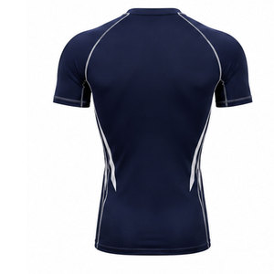 Camiseta de compresión de secado rápido diseñada para regular la temperatura corporal, reducir la fricción y brindar comodidad. - Product Image 2
