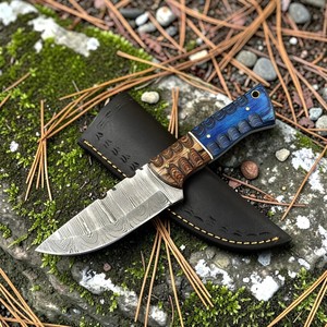 Cuchillo de caza de hoja fija de acero de Damasco con punta de gota y gancho para desollar, mango de madera verde, filo recto, OEM, 8 pulgadas, 2 hojas, para camping al aire libre - Product Image 1