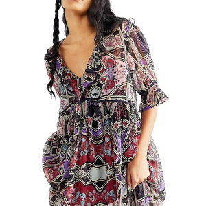 Robes d'été 2026 : Robe intemporelle ornée de volants, col en V et ourlet plissé sur toute la longueur - Product Image 4