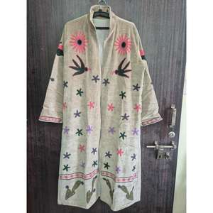 Veste de sport longue en velours Suzani, broderie florale faite à la main, écologique, style bohème vintage de luxe pour femme, automne/hiver - Product Image 1