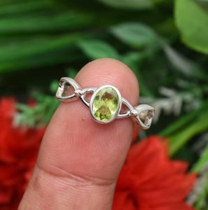 Anillo de peridoto natural para mujer, hecho a mano, joyería llamativa, plata de ley 925, elegante anillo de piedra verde para mujer - Product Image 1