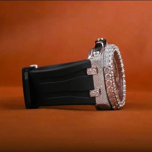 Reloj de Lujo Clásico Redondo de Cuarzo con Diamantes Engastados en Correa de Goma para Hombre, Moissanita VVS, Esfera Inteligente Personalizada Estilo Hip Hop con Fecha - Product Image 3