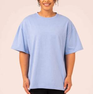 T-shirt ample à col rond pour femme, bleu clair uni, coupe ample, manches courtes, 100% coton jersey, pour le printemps et l'été - Product Image 3