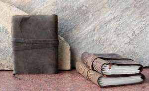 Cuaderno de Negocios Exclusivo de Cuero de Búfalo de Lujo Promocional con 3 Solapas de Cierre, Protección Resistente y Estilo Bohemio, Ideal para Regalo - Product Image 4