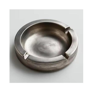 Cendrier classique en fonte d'aluminium robuste avec design facile à nettoyer, résistant aux intempéries pour une utilisation intérieure/extérieure à la maison et à l'hôtel - Product Image 3