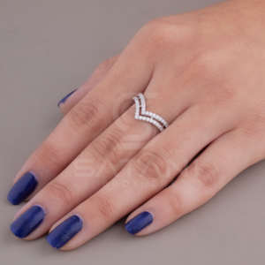 Bague Chevron Double V en Or 14K pour Femme, Minimaliste, Empilable, Bande de Pouce, Logo Personnalisé - Product Image 1