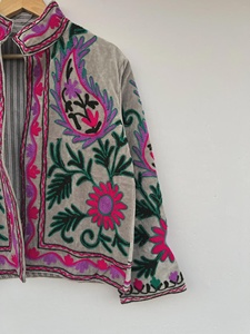 Chaqueta Corta de Invierno de Terciopelo Suave Suzani, Chaqueta Hecha a Mano, Chaqueta Bordada, Abrigo de Terciopelo, Abrigo Suzani - Product Image 2