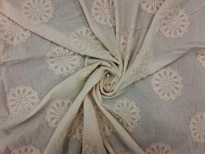 Meilleure vente : Tissu en coton tissé léger et respirant blanc avec motif appliqué 3D pour vêtements de boutique pour filles et femmes - Le meilleur - Product Image 3