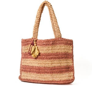 Sac femme tendance 2026 en paille et raphia style bohème chic, léger, écologique, prêt à voyager, design ouvert, avec sangle en cuir et fermeture à bouton - Product Image 6