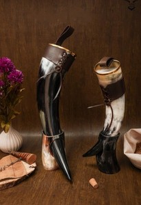Corne à boire avec support, en corne de buffle, faite à la main, style viking, ensemble de présentation rustique de qualité supérieure - Product Image 2
