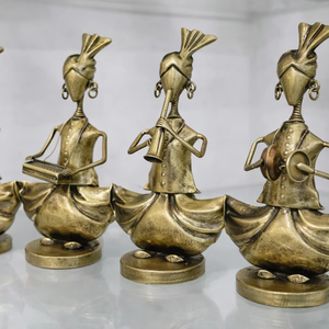 Figurines de Musiciens en Métal Art Déco Traditionnel - Décoration Maison Faite à la Main Amovible pour le Salon de Diwali - Product Image 1