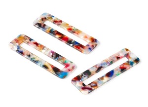 Boucles d'oreilles en résine faites à la main par un designer, finition de luxe, artisanat artistique, style moderne, fournitures de perles durables - Product Image 3