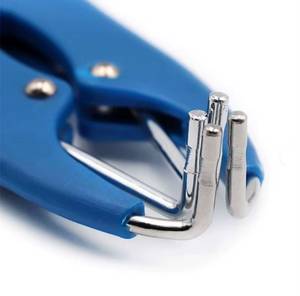 Alicates de expansión Burdizzo sin sangre para anillos de castración, herramienta de granja para cerdos y vacas, modelo E-800 CE, de plástico azul para la castración de ganado. - Product Image 6