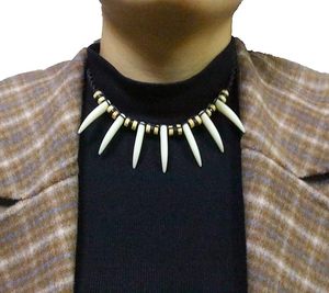 Collar prehistórico de hueso, accesorio de disfraz - Product Image 1