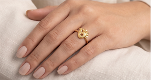 Anillo de Oro con Diseño de Pavo Real de DIVYORO - Product Image 4