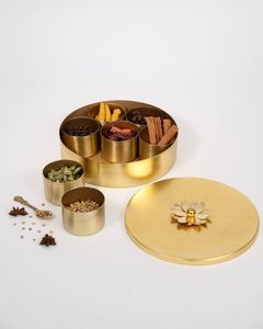 Boîte à épices en laiton à prix abordable avec support – Rangement de cuisine pour Masala Dani Dabba et herbes aromatiques - Product Image 3