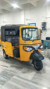 Tuk Tuk Modelo Ape City y DX Fabricado en India |   Vehículo de Pasajeros de 3 Plazas de Alta Calidad |   Listo para Exportar a Haití y República Dominicana - Product Image 4