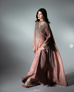 Kurta rose élégante pour femme avec broderie, tenue traditionnelle indienne et pakistanaise pour mariage, longueur au sol, coupe classique, toutes saisons - Product Image 2