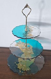 Stylish Resin Cake Stand With Smooth Glossy Surface For Cake Presentation And Home Dining Decoration - Product Image 1