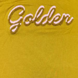 T-shirt Ringer en Chenille Dorée Jaune à Manches Courtes avec Bordure Rose et Motif Brodé – Vêtement Décontracté Tendance pour Femme - Product Image 5