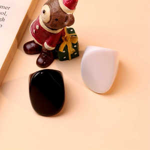 Porta Anillos de Resina con Forma de Animal, Decoración Navideña, Artístico, Coleccionable, Forma Irregular, Color Blanco y Negro - Product Image 1