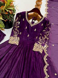 Ensemble de robe traditionnelle indienne pakistanaise pour femmes, brodée de violettes, avec dupatta, pour les occasions de mariage, coupe ample, longueur au sol - Product Image 6