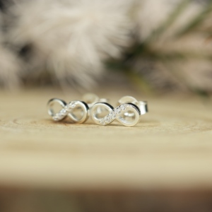 Pendientes de Plata de Ley S925 con Incrustaciones de Diamantes Moissanite, Pendientes Pequeños en Forma de 8, Joyería para Mujer - Product Image 5