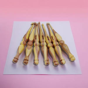 Crochets en fil de bois fabriqués à la main Aiguille à crochet ergonomique pour tricoter et crocheter à bon prix par Falak World Export - Product Image 4