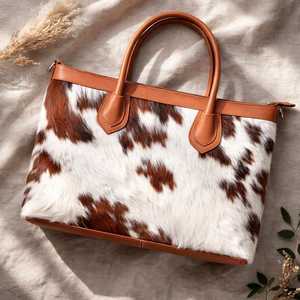 Bolso Tote de Cuero con Pelo Sintético, Fabricación Profesional Personalizada, para Mujer, Calidad Premium, Estilo Transpirable y Sostenible - Product Image 4