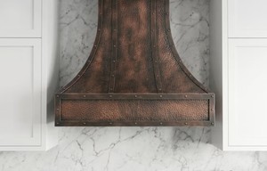 Hotte murale de cheminée en cuivre pur, faite à la main, grande taille, style ferme, finition foncée - Product Image 2