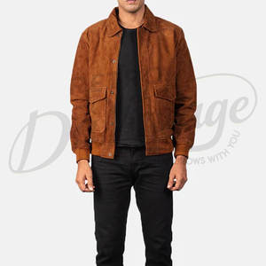 Chaqueta de aviador para hombre de gamuza genuina color marrón tostado con cuello camisero clásico, bolsillos con doble solapa y ribete acanalado, estilo bomber casual. - Product Image 4