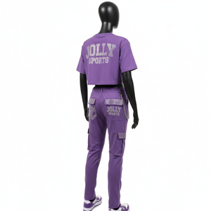 Conjunto de pantalón cargo y top corto morado de felpa francesa de algodón y poliéster de 240 GSM premium para mujer con paneles de logotipo con pedrería. Conjuntos para mujer. - Product Image 5