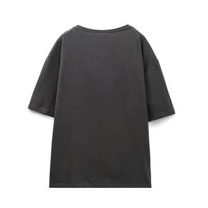 T-shirt noir à col rond pour femme avec imprimé veste rouge, coupe ample, manches courtes, style décontracté, tissu jersey 100% coton - Product Image 2