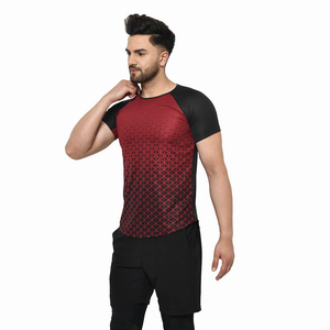 T-shirt à manches raglan pour homme, imprimé géométrique, séchage rapide, coupe ajustée, sportif, col rond, noir et rouge, en polyester tricoté, pour l'entraînement - Product Image 3