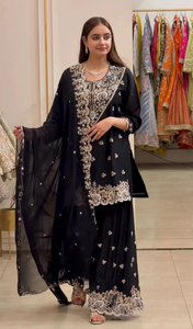 Conjunto de Salwar Kameez Negro Bordado, Vestido Pakistaní con Dupatta Pesada, Estilo de Encaje Floral para Bodas y Fiestas - Product Image 1